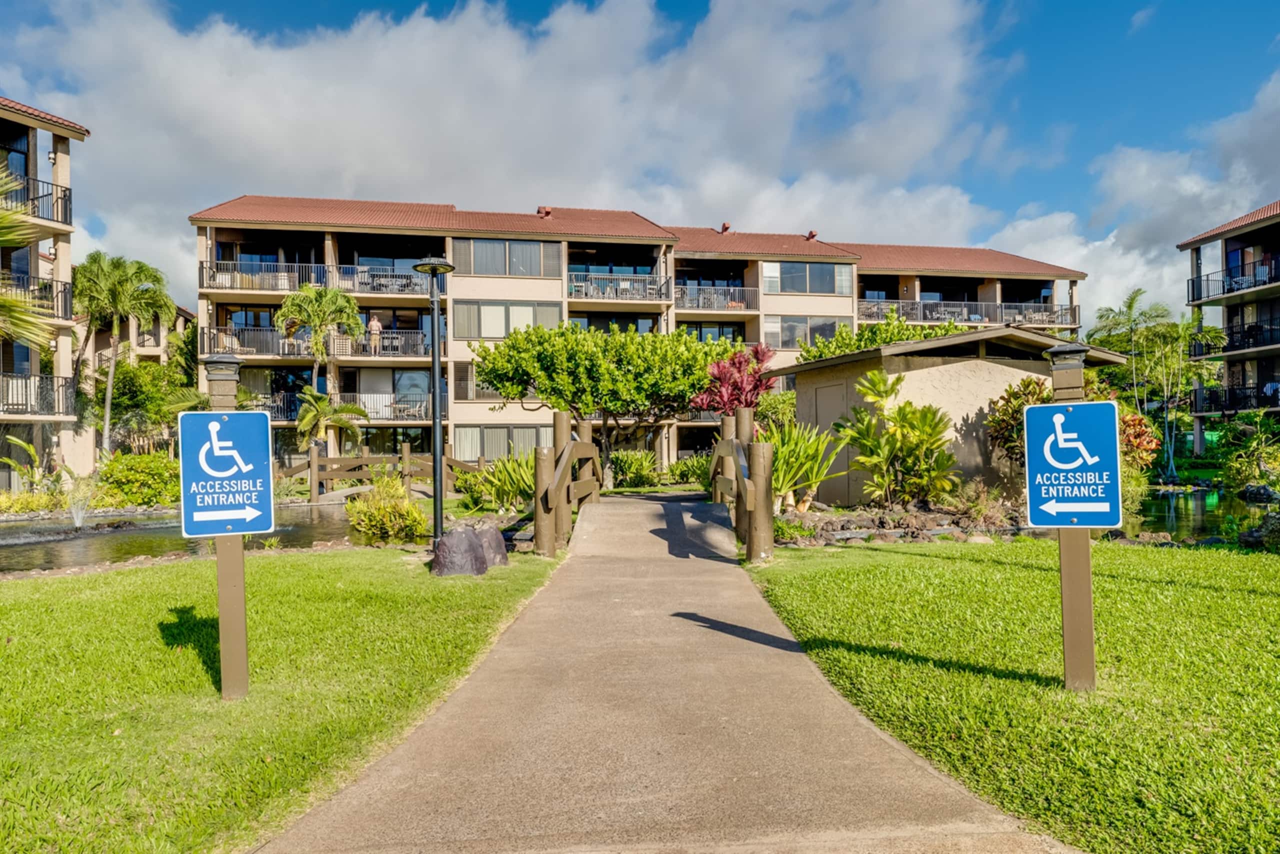 Condo in Lahaina · ★4.83 · 2 bedrooms · 4 beds · 2 baths - Image 19