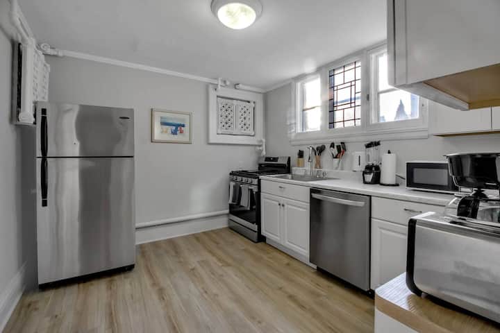 2 Bed + Washer/dryer In Center Of Elmwood Village - Buffalo, NY