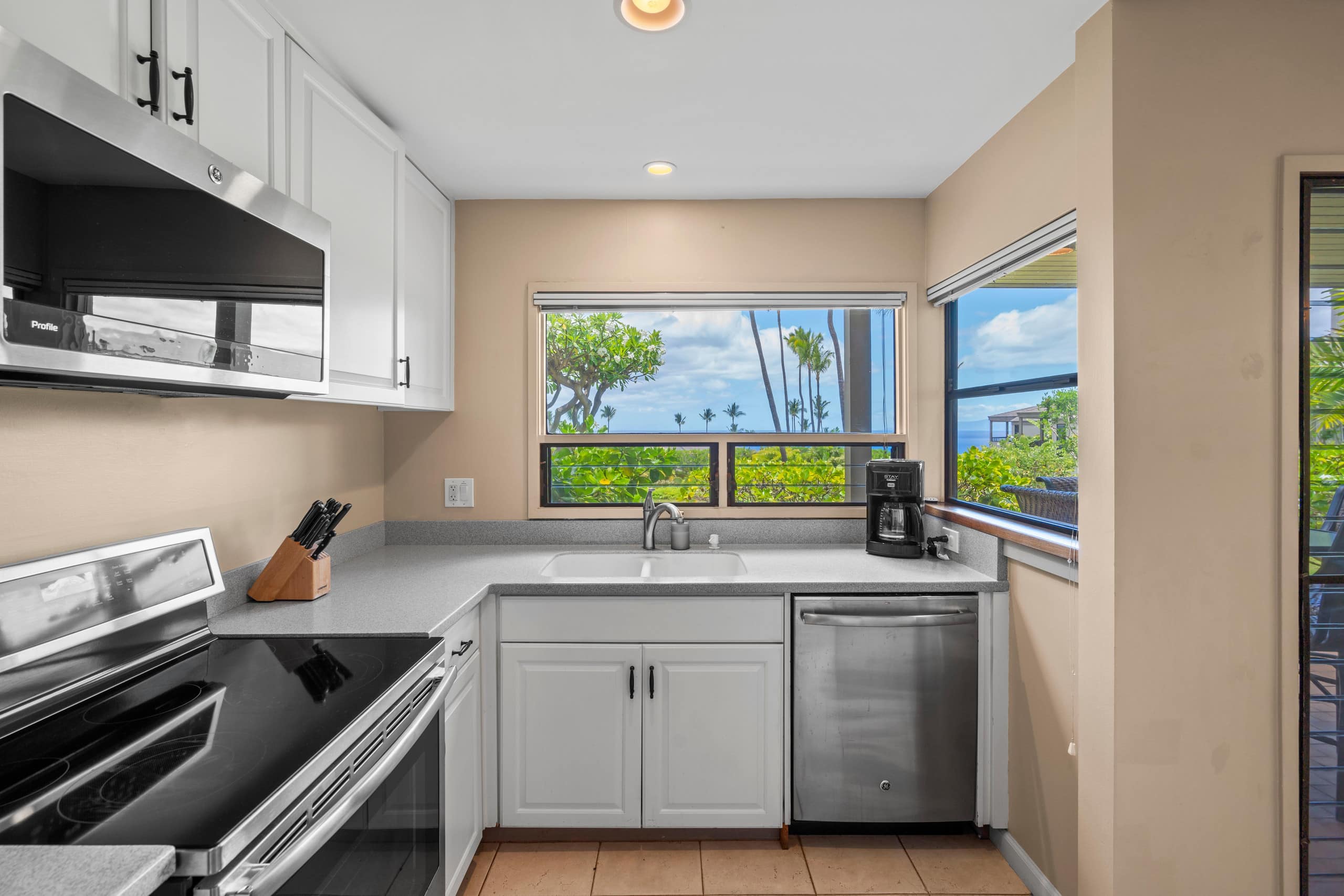 Condo in Kihei · ★4.4 · 1 bedroom · 2 beds · 2 baths - Image 14