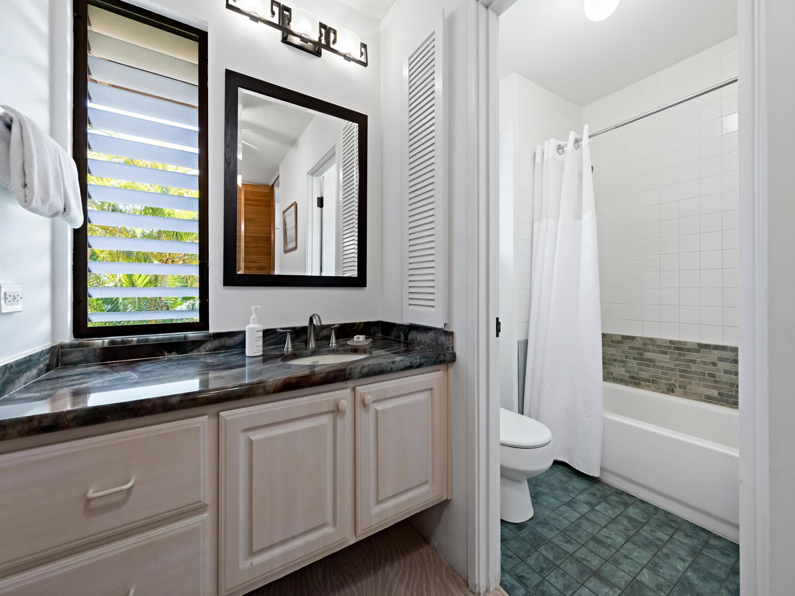 Condo in Kihei · ★4.71 · 1 bedroom · 2 beds · 1 bath - Image 11