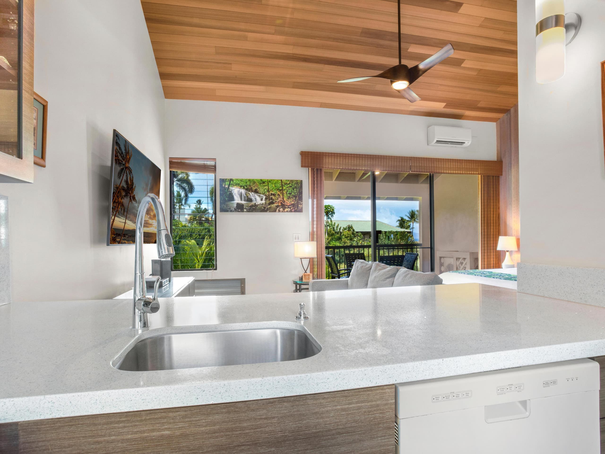 Condo in Kihei · ★5.0 · Studio · 1 bed · 1 bath - Image 13