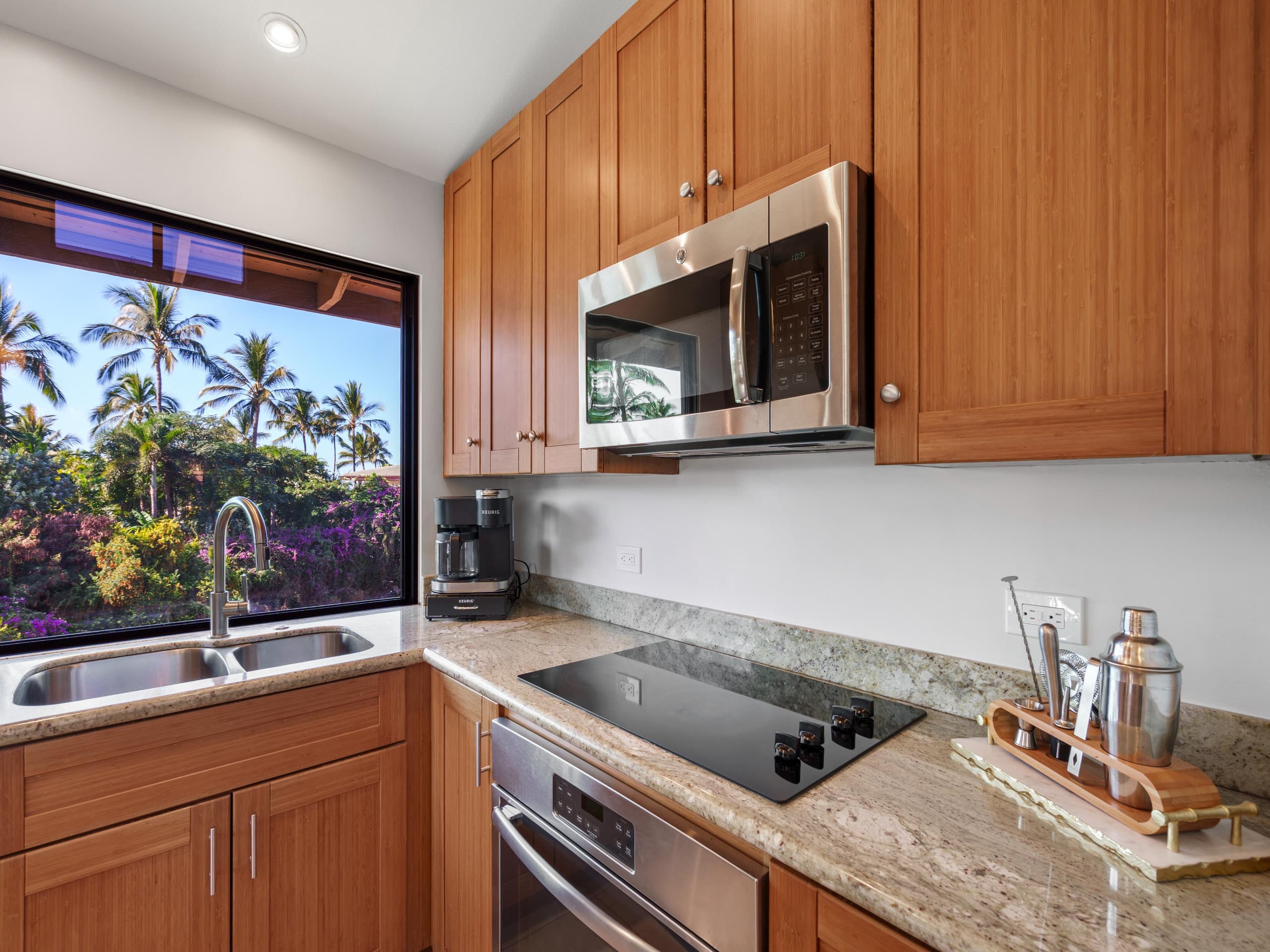 Condo in Kihei · ★4.8 · 1 bedroom · 2 beds · 2 baths - Image 11