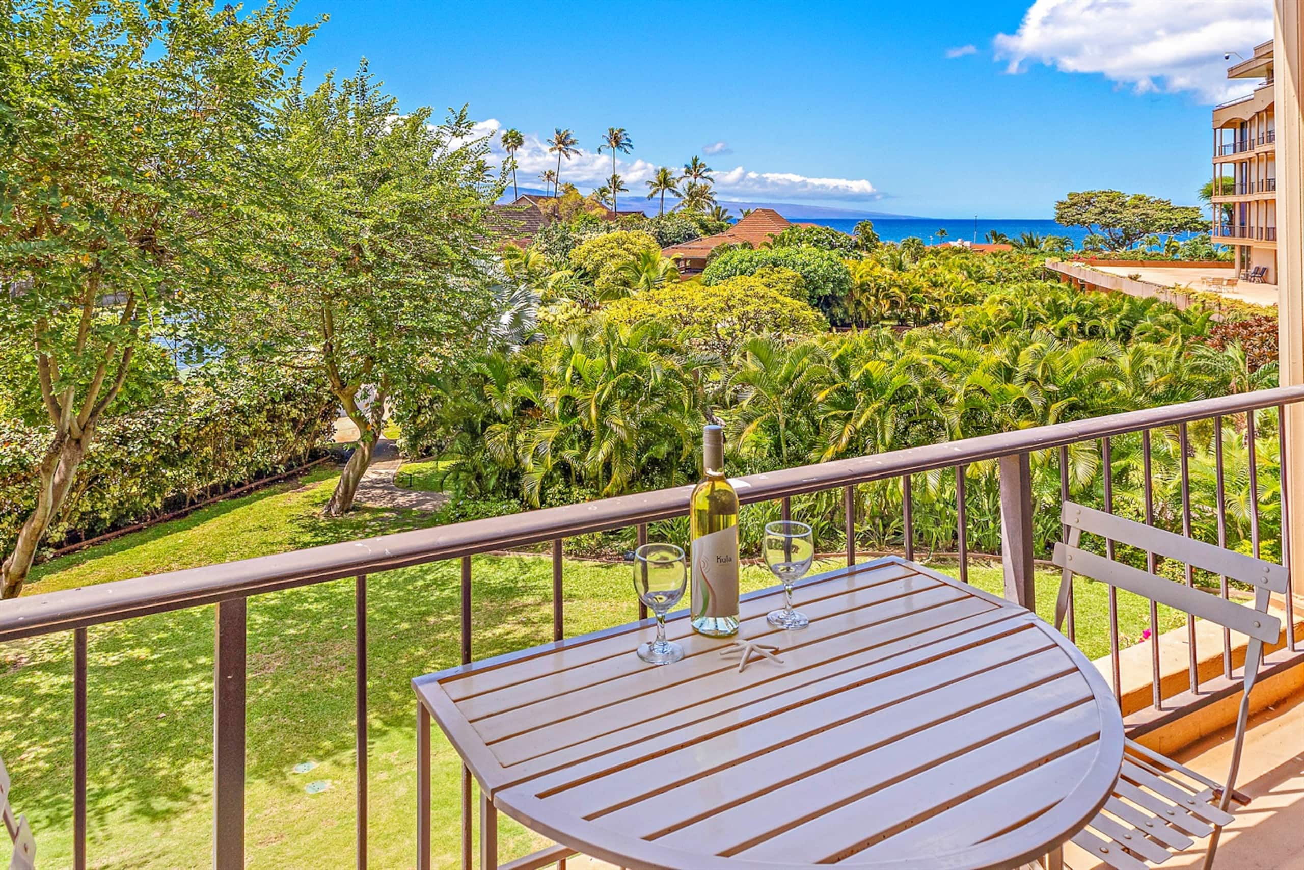 Condo in Lahaina · ★5.0 · Studio · 2 beds · 1 private bath - Image 1