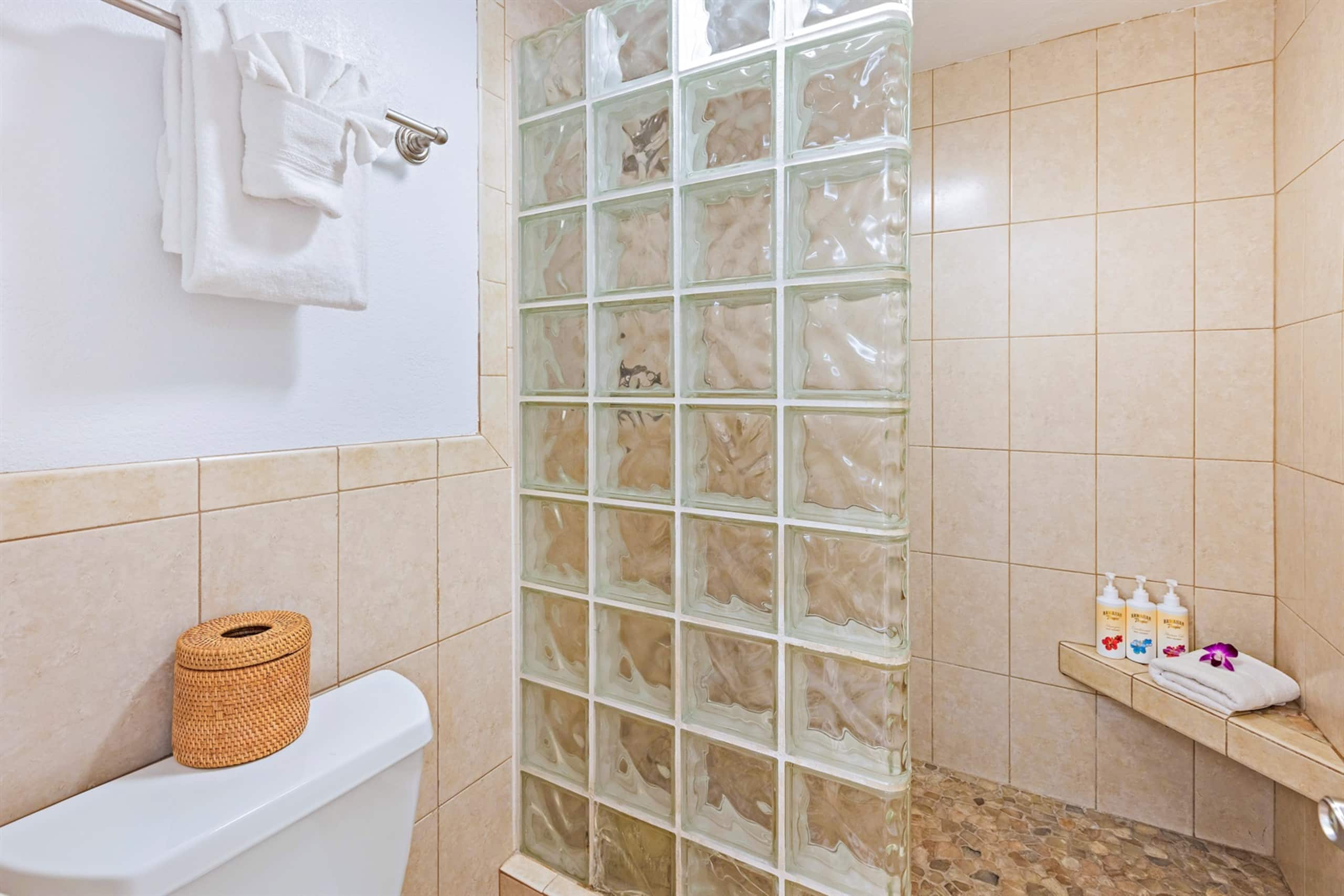 Condo in Lahaina · ★4.9 · Studio · 2 beds · 1 private bath - Image 23