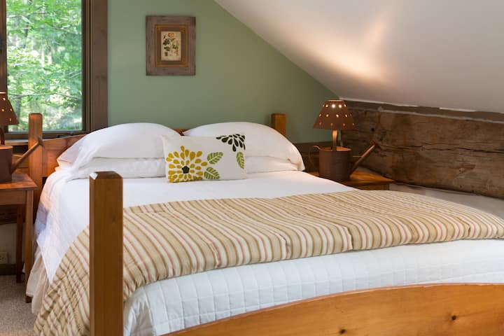 Strong Wolf Cabin By The Inn & Spa At Cedar Falls - Hocking Hills State Park, OH