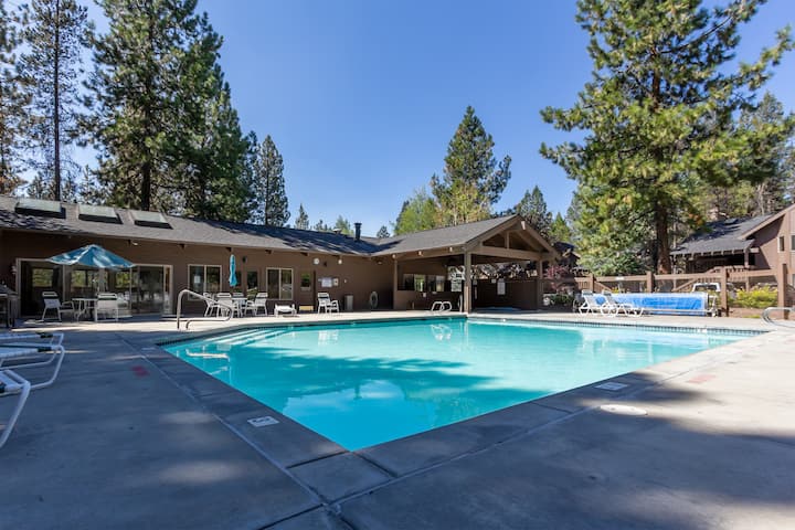 Ridg03-new! Condo With Pool/hot Tub - Sunriver, OR