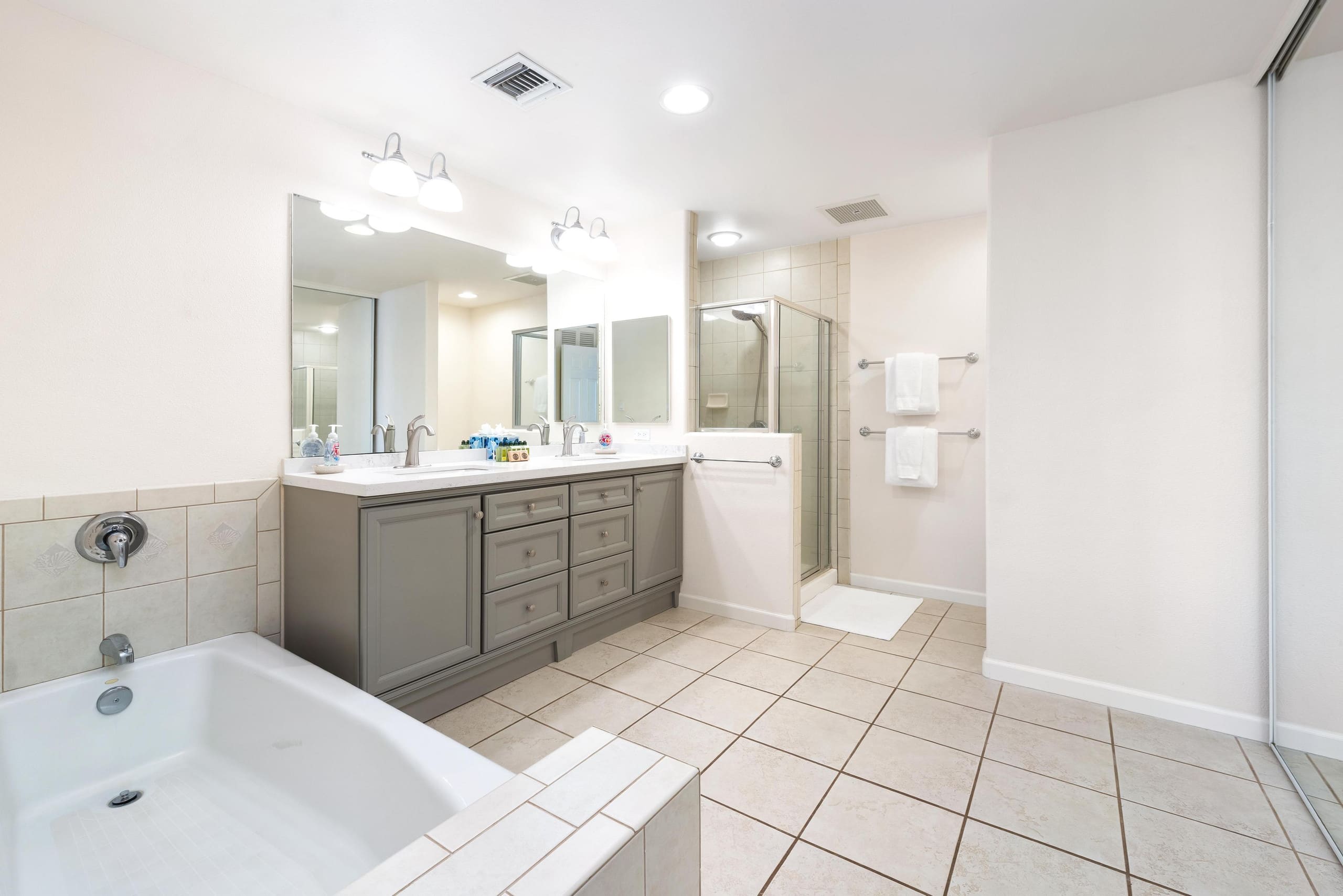 2BR Waikoloa townhome w/ pools and hot tub - Photo 16