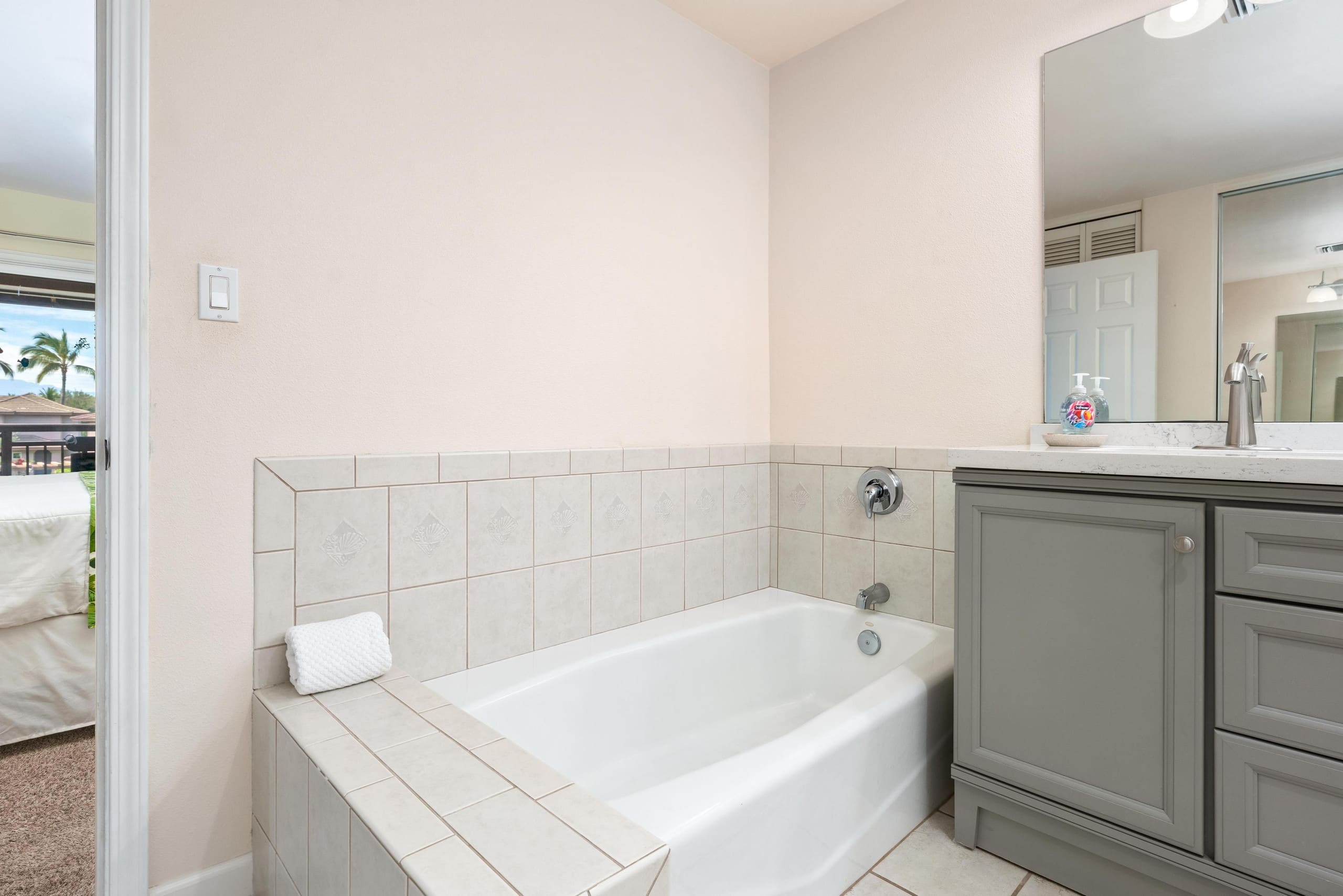 2BR Waikoloa townhome w/ pools and hot tub - Photo 18