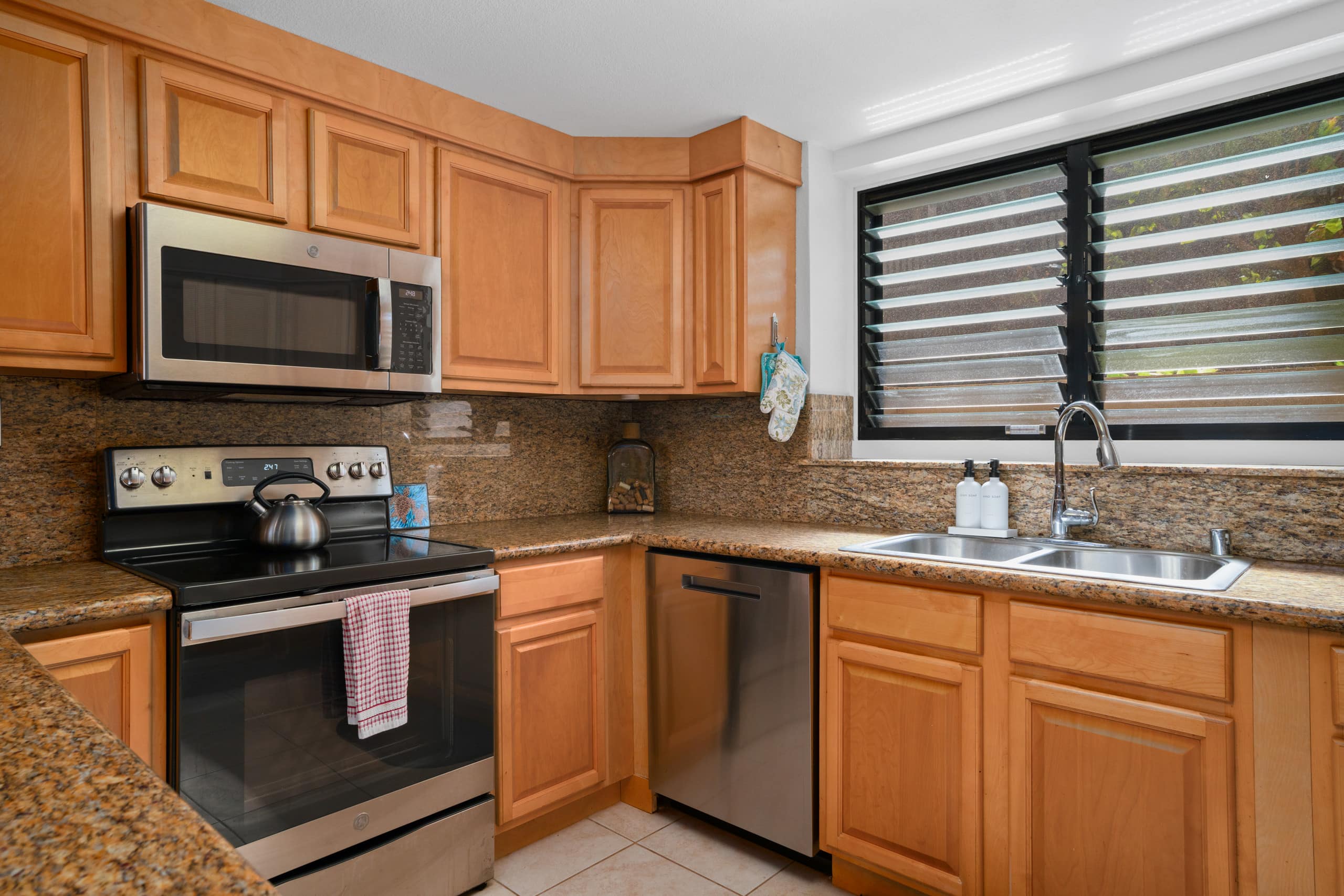 Condo in Koloa · ★4.8 · 2 bedrooms · 2 beds · 2 private baths - Image 9