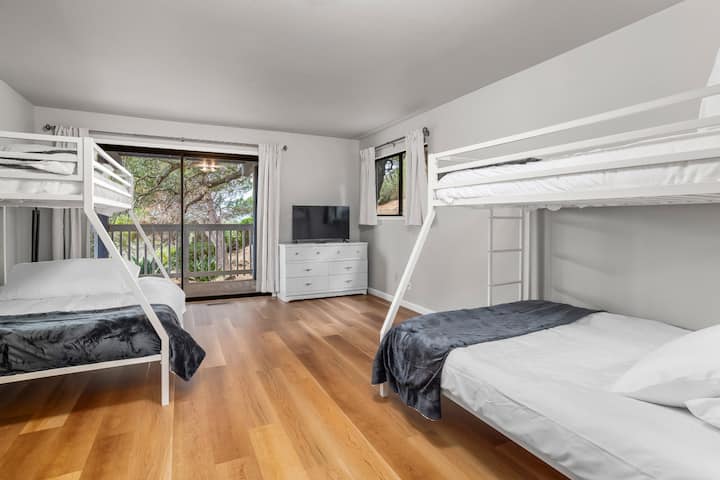 Habitación de invitados en el primer piso con 2 juegos de literas