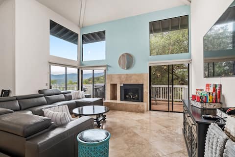 Sleeps 16 in 4200 sq ft, Sauna, Tesla charger, AC