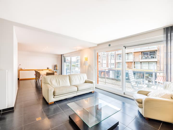 Appartement Spacieux Avec Vue Latérale Sur Mer - 