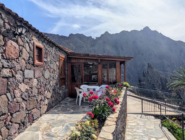 Canary Homes Collection managed Airbnb listing 3