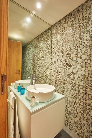 BeGuest T4 Lisbon Premium Suite 73b gallery image 4