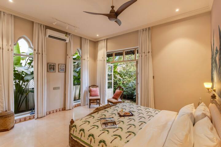 Rooms: Bedroom