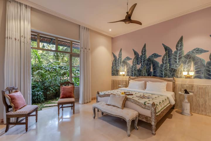 Rooms: Bedroom