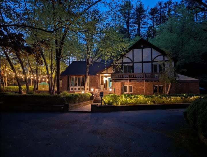 Themanor@sme:lake*estate*hottub*wifi*pool*secluded - Pigeon Forge, TN