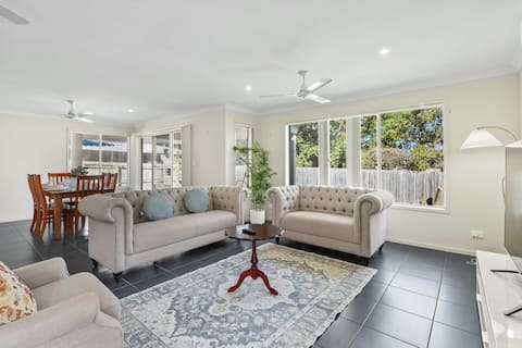 Comfortable 4BR Coomer Escape |Close to Everything