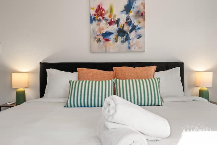 Sumérjase en los sueños con sábanas personalizadas de calidad hotelera porque incluso su sueño merece un poco de lujo.