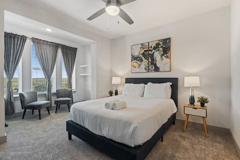 Luxury 2BD/2BA Next to Airport 3115