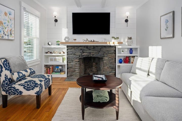 Bungalow 2 Bedroom Queen Beds - Tiverton, RI