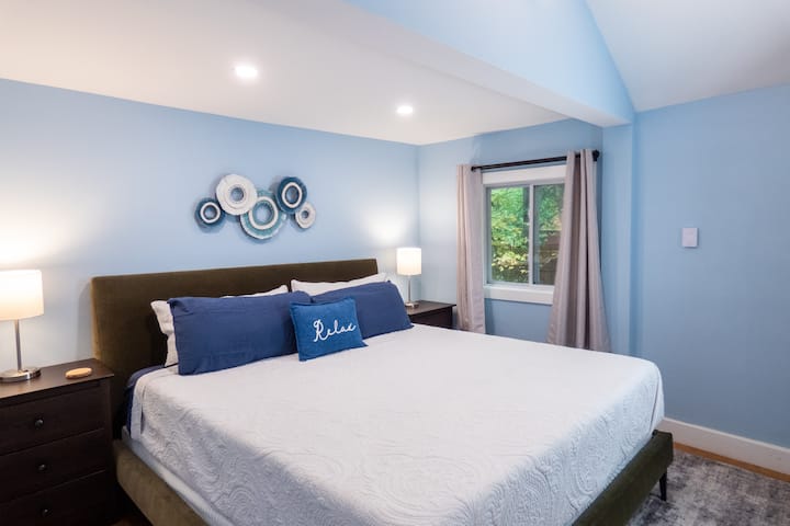 חדר שינה 2 עם מיטת קינג