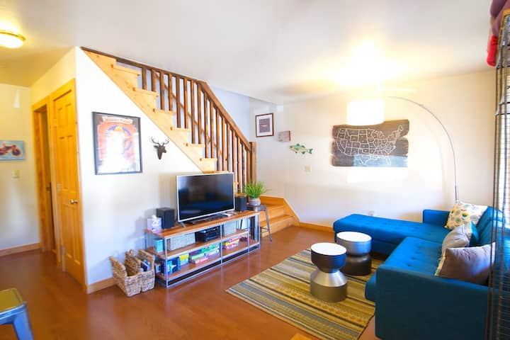 Townhome In Cb | 2 Bedroom | Walk To Elk | Parking - Crested Butte, CO