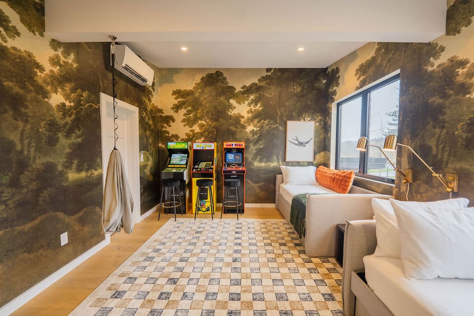 Game loft — twin beds with trundles