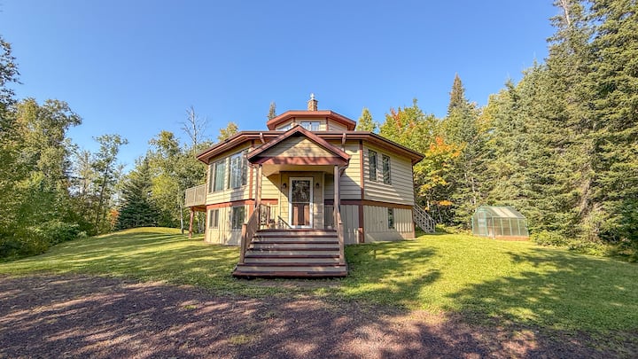 Octagon House On The Gunflint Trail - Grand Marais, MN
