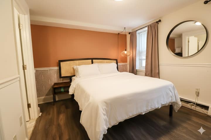 Charming Brownstone Studio - Boston, MA
