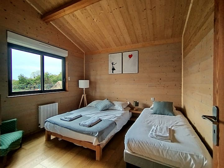 Spavaća soba 4 – 1 krevet 140*200, 1 krevet 90*200 i spremište