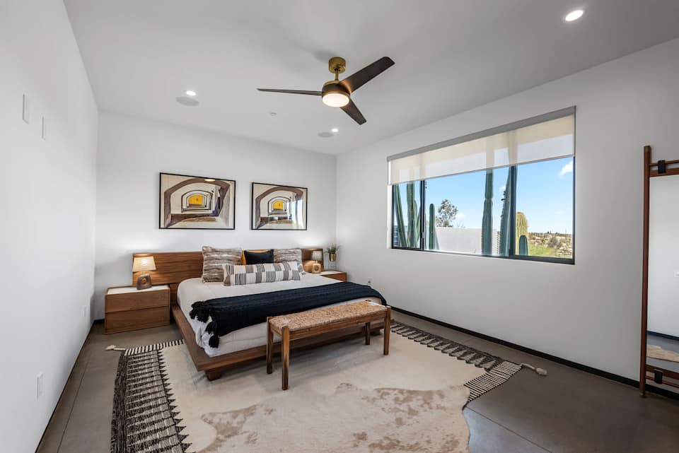 A glass-walled desert house with a game garage, Yucca Valley, California, United States, photo 6 of 10