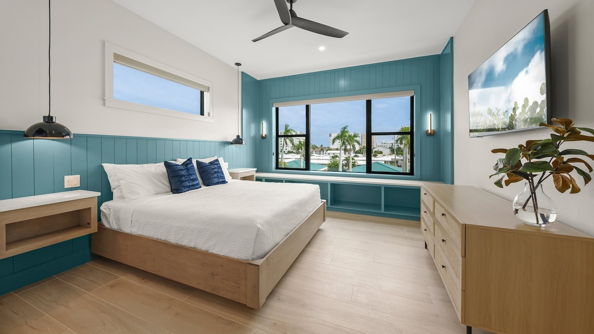 Primer nivel habitable - Dormitorio principal - Cama tamaño king - Vistas al golfo