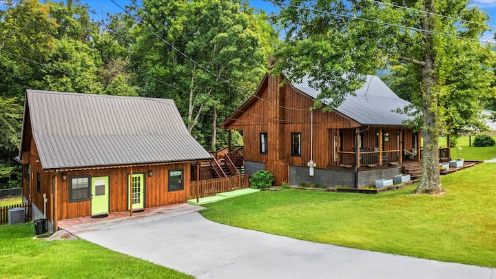 2 Cabins in One | Hot Tub- Fenced Yard - Mtn Views - Cabins for