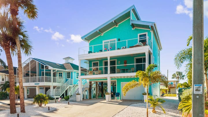 The Phoenix: Gulf & Back Bay Views, Walk To Beach! - Fort Myers Beach, FL