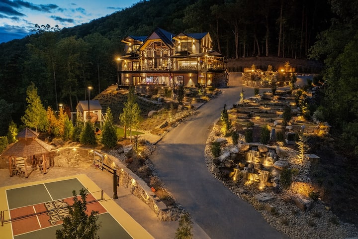 Grande Majestic ~Pickleball, Pool, Golf, Sleeps 40