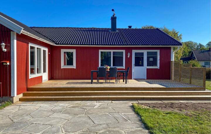 5 bedroom awesome home in Löttorp