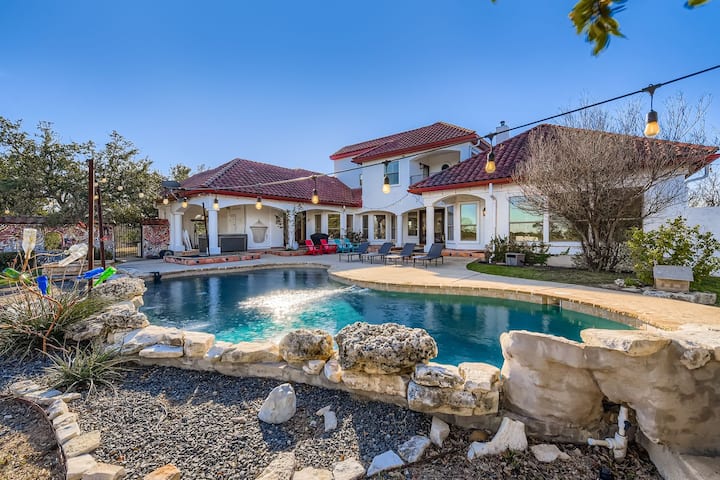 20-acre Villa | Pool, Spa, Sauna | Sleeps 16+ - Texas