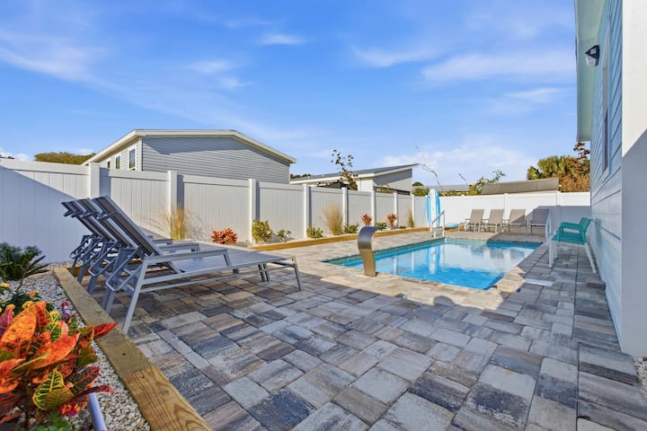 Beach Home: Heated Pool, Golf Cart, Kayaks, Fence - Palm Coast, FL