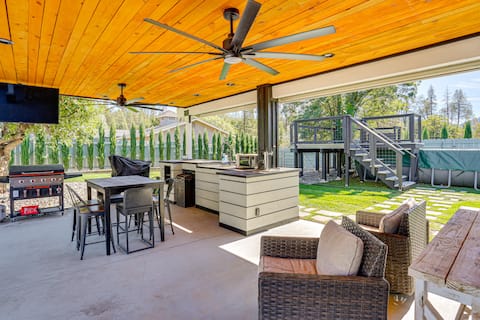 Backyard Oasis w/ Hot Tub & Views: Weaverville Gem