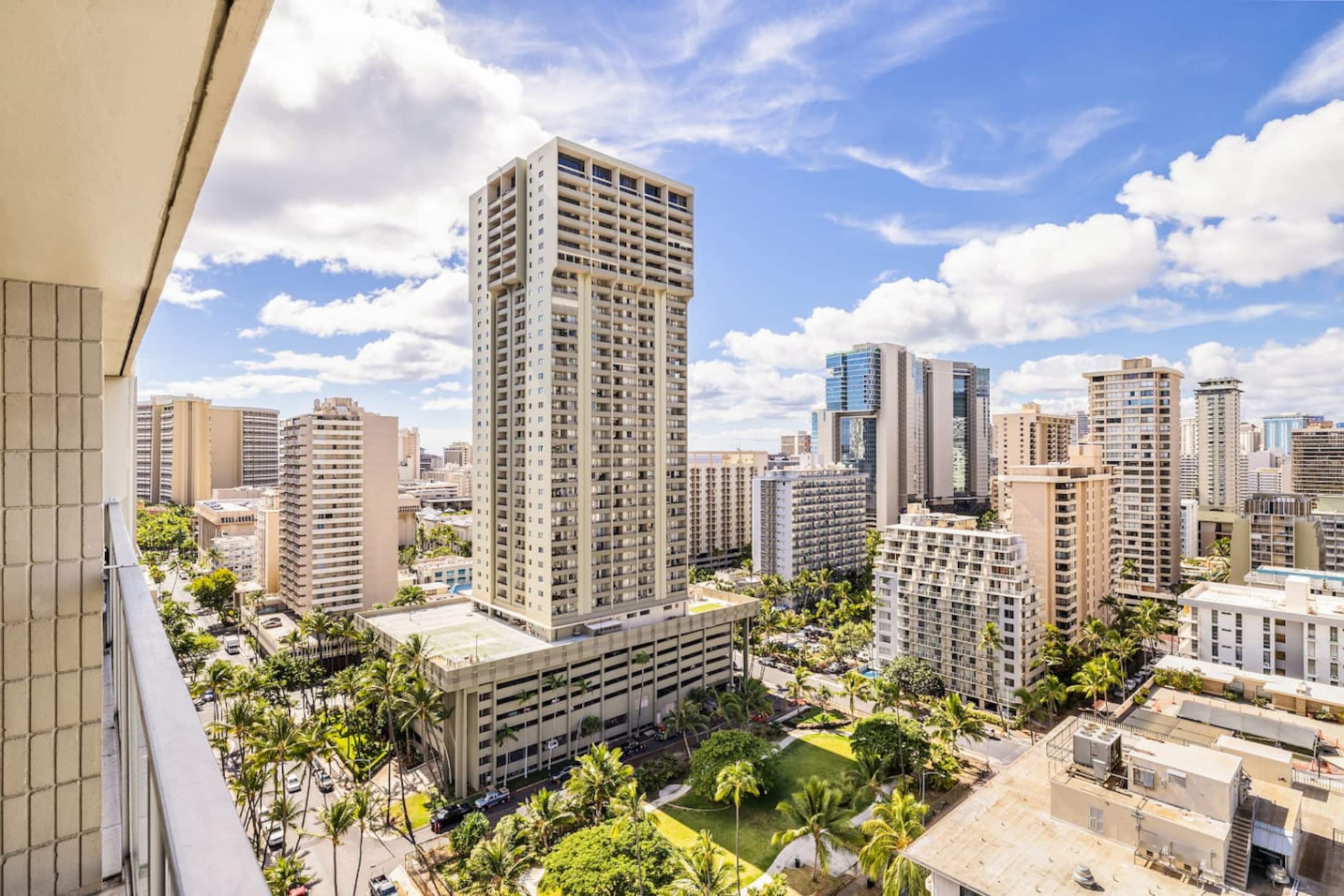Spacious Studio at the Heart of Waikiki 22F - Image 18