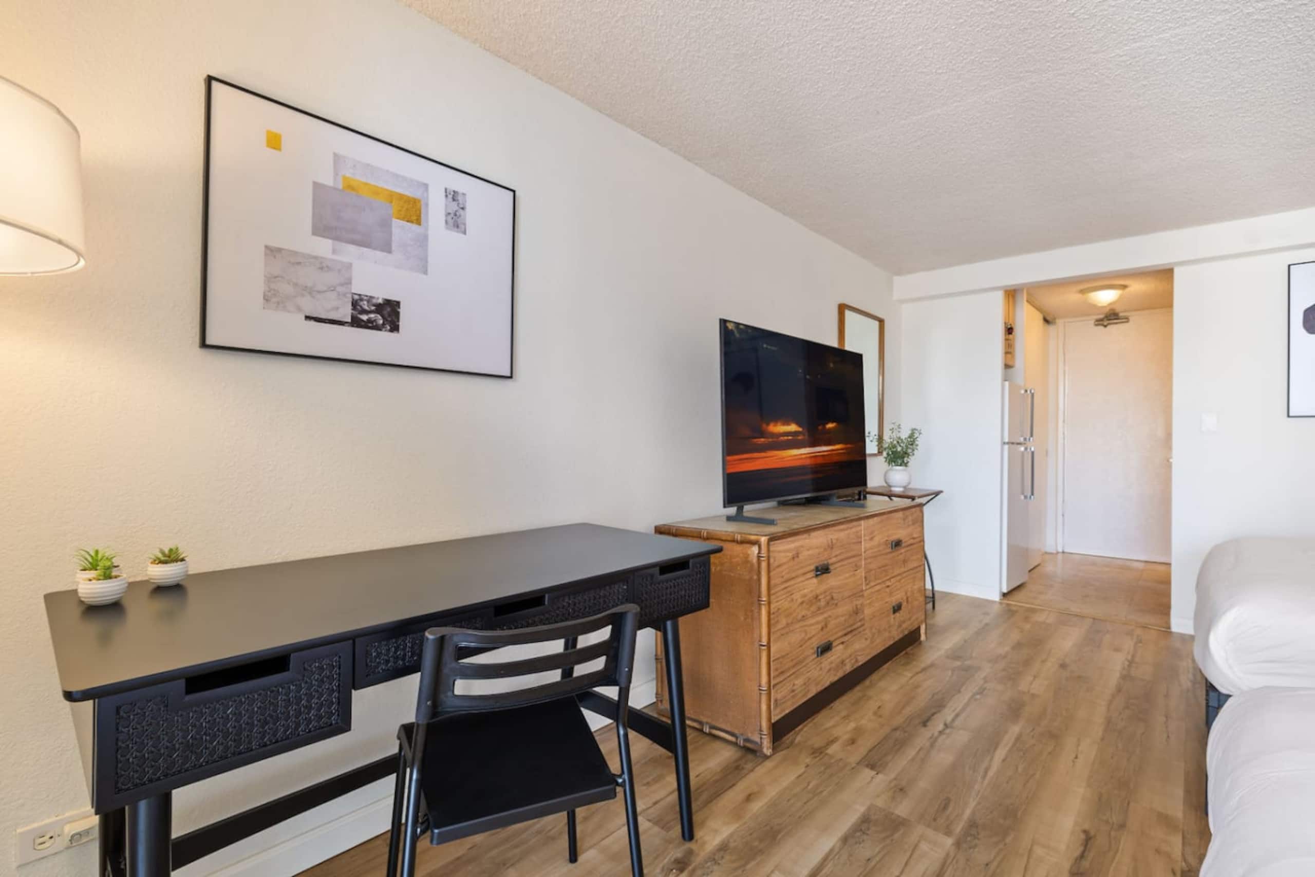 Spacious Studio at the Heart of Waikiki 22F - Image 16