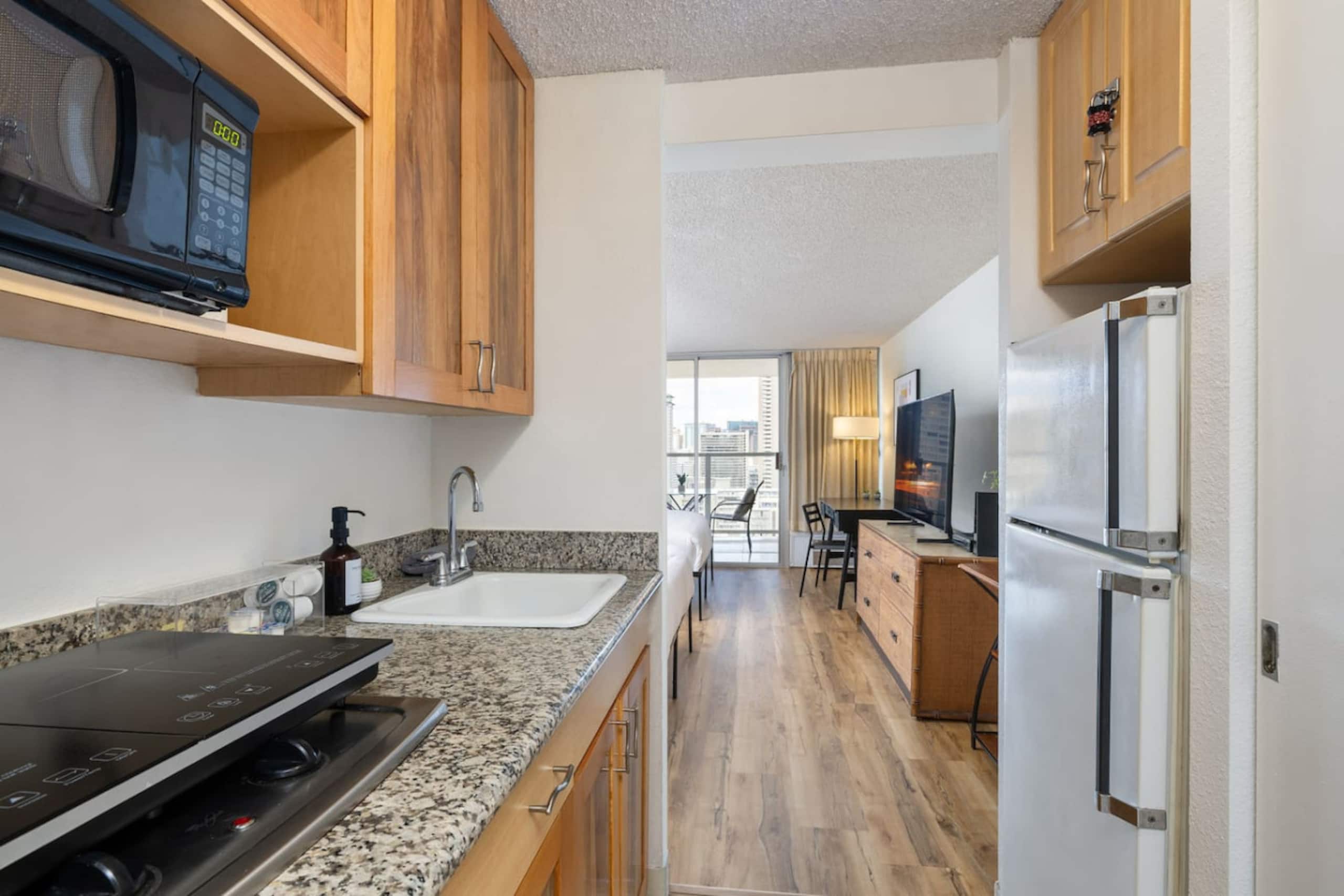Spacious Studio at the Heart of Waikiki 22F - Image 3