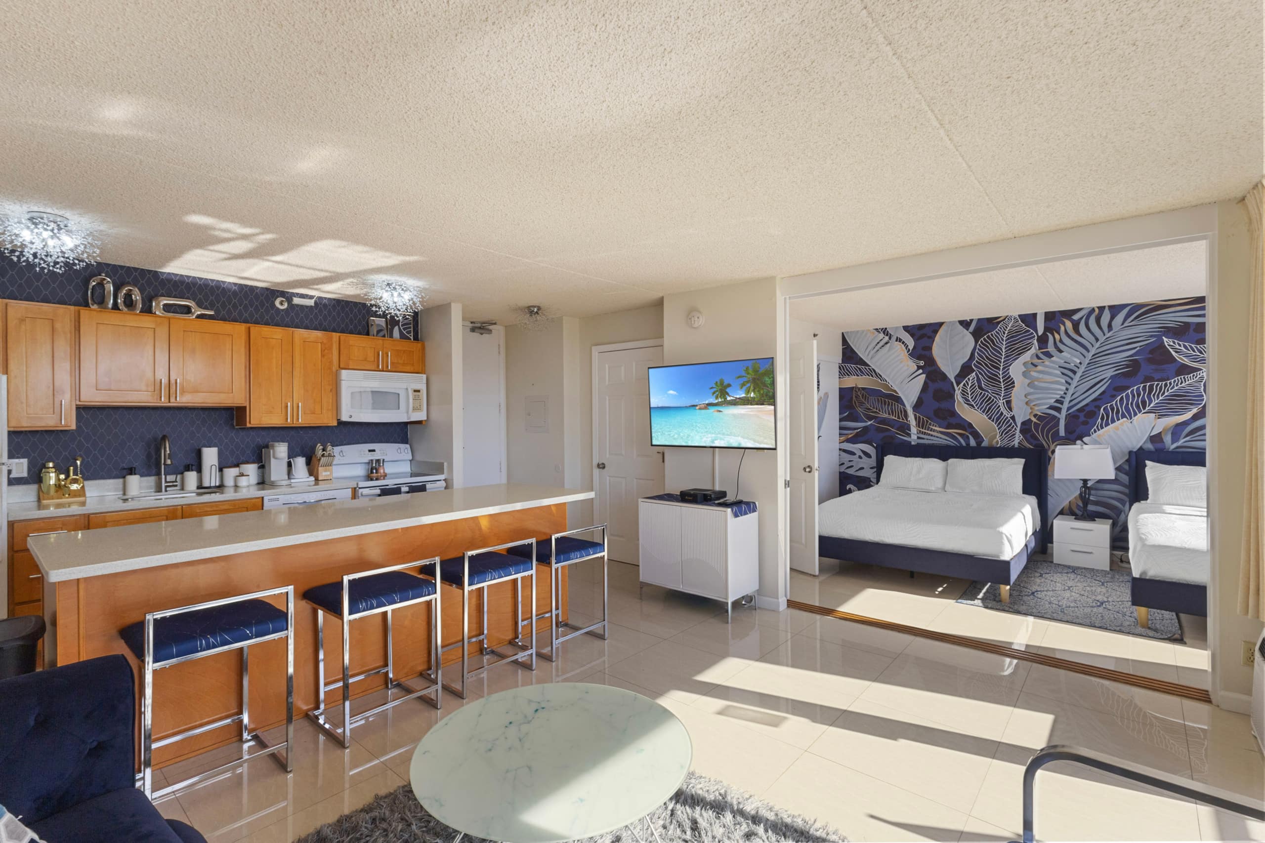 Condo in Honolulu · ★4.88 · 1 bedroom · 2 beds · 1 private bath - Image 7