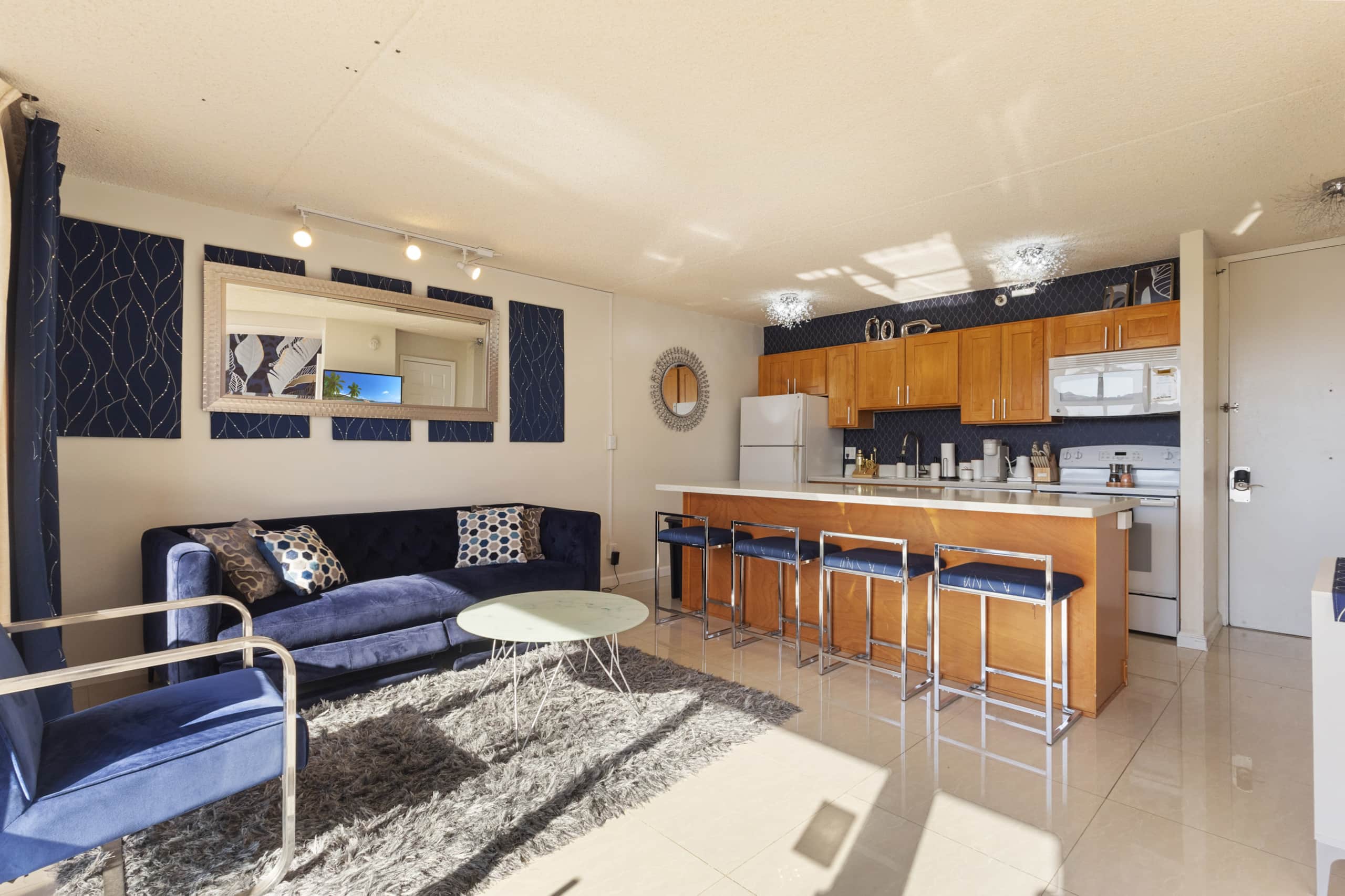 Condo in Honolulu · ★4.88 · 1 bedroom · 2 beds · 1 private bath - Image 3