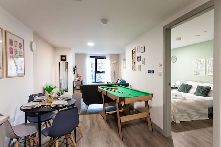 Modern Liverpool Flat | Contractors & Work Trips % - Liverpool