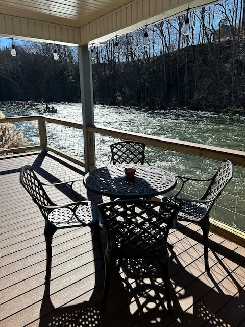Enchanting South Holston River Front Escape