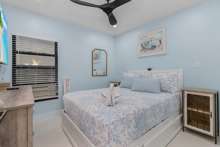 Chambre inférieure avec lit Queen