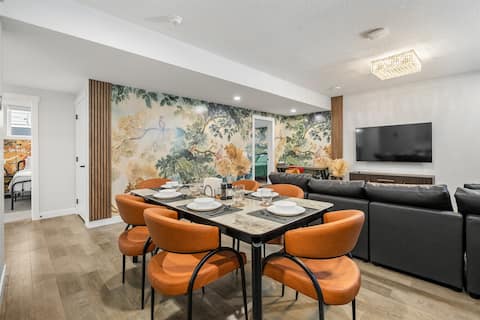 Popular Airbnb listing: King Bed, Full Kitchen, Self Check-In Free Parking in Legacy