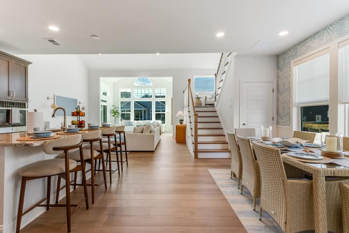 Resort Retreat: King Suites & Nature Trails